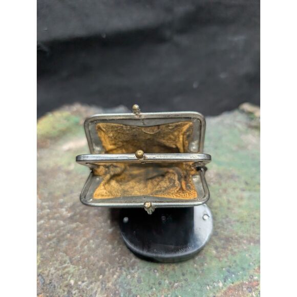 Vintage Leather Coin Purse – Reptile Texture, Patina, Kiss Clasp, No Divider - Picture 4 of 4